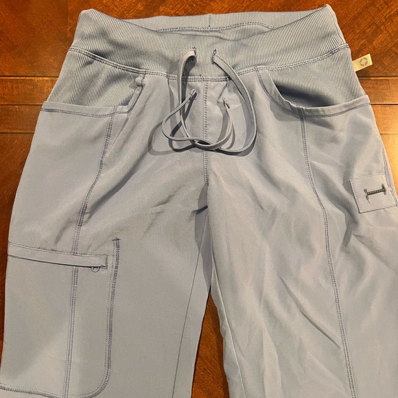 Women’s Cherokee Infinity scrubs - Picture 10 of 16